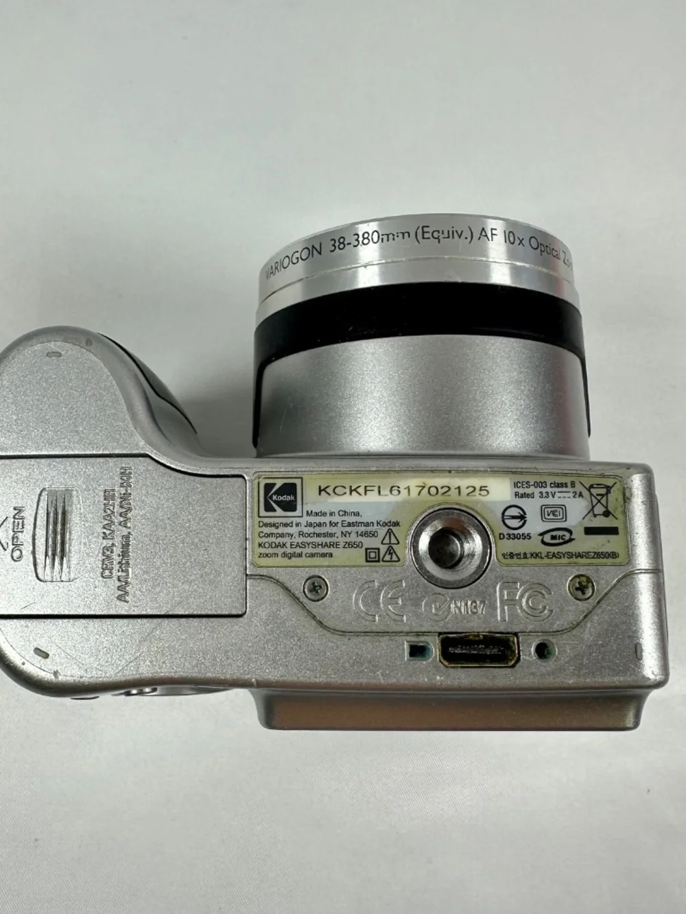 Kodak EasyShare Z650 Zoom Digital Camera, KCKFL61702125, Silver, FOR PARTS.